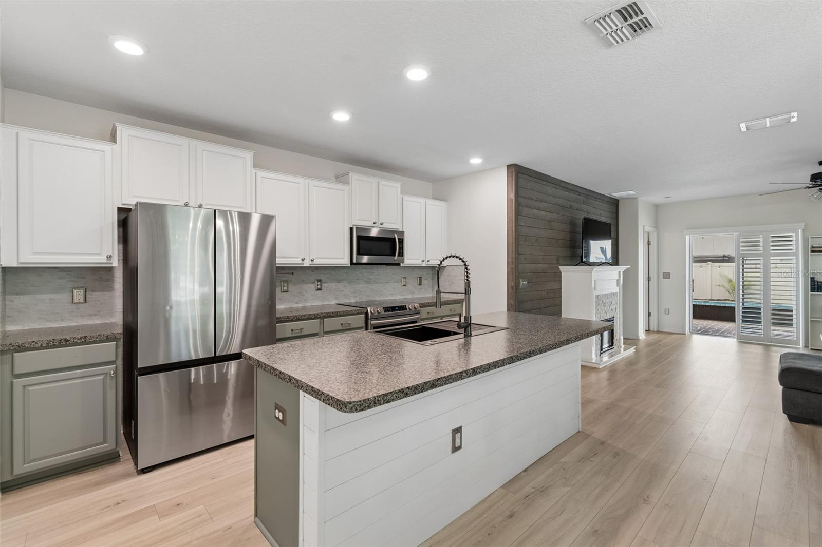 SUNSHINE VILLAGE PH 2 - Residential