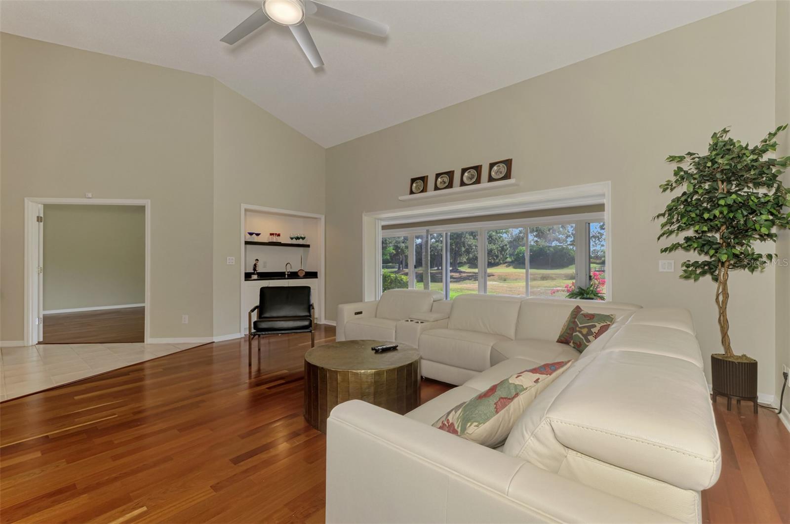 VILLA PALMERAS - Residential