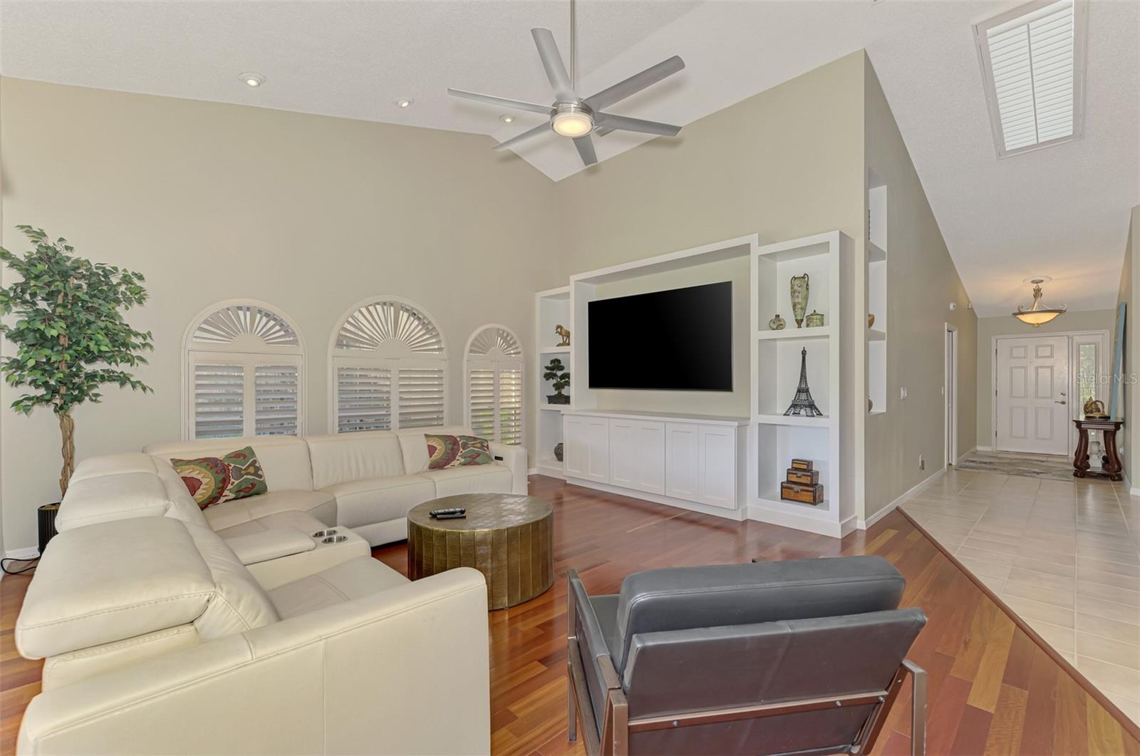 VILLA PALMERAS - Residential