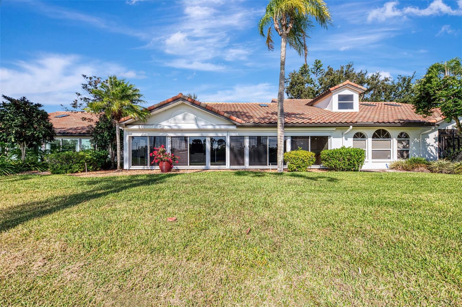 VILLA PALMERAS - Residential