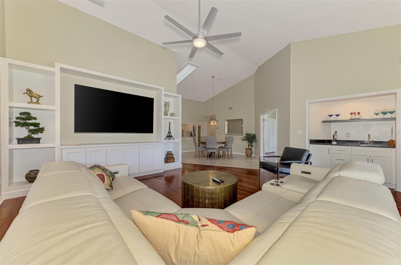 VILLA PALMERAS - Residential