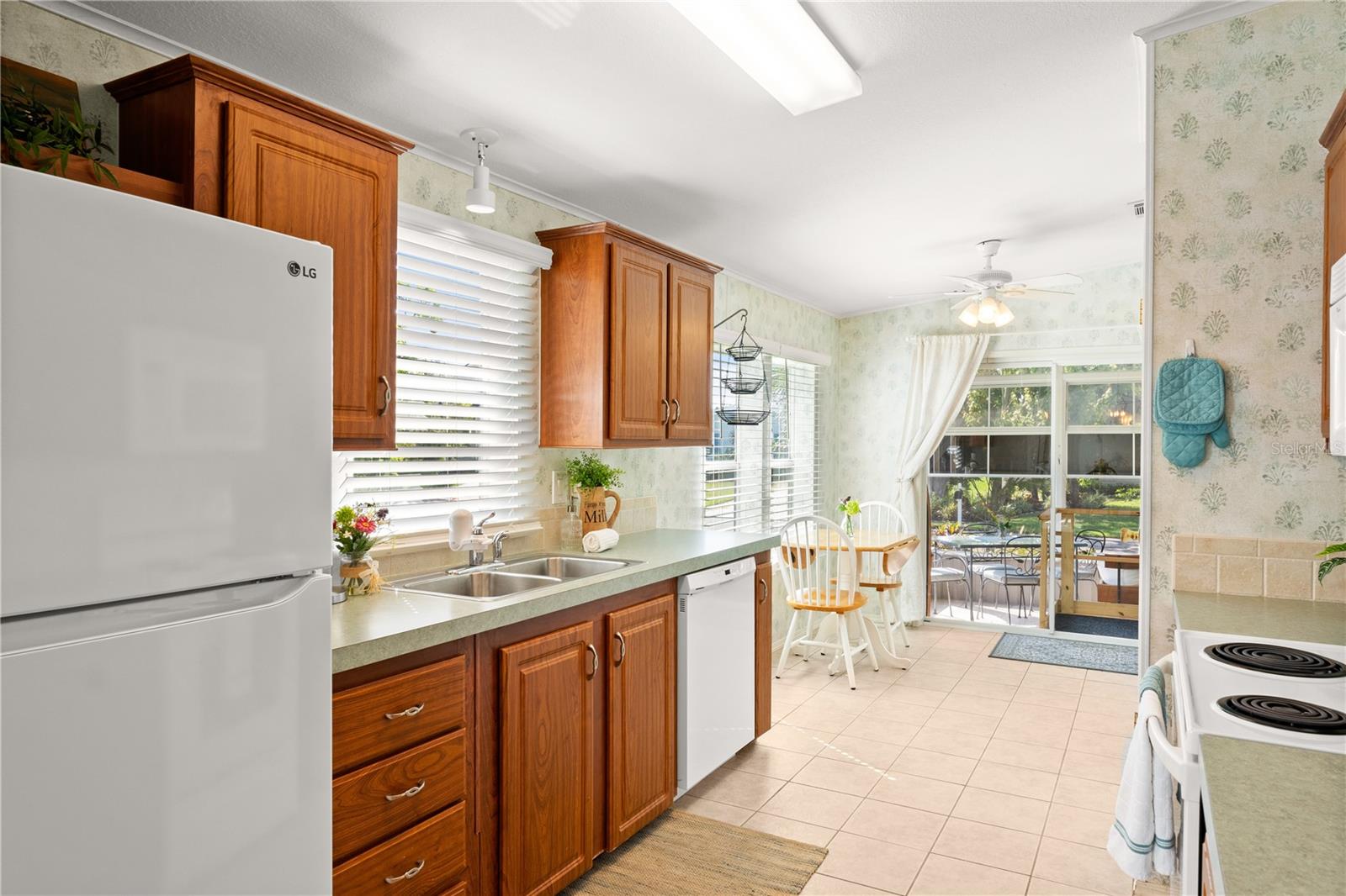 GOLDEN BAY COLONY PH 01 - Residential