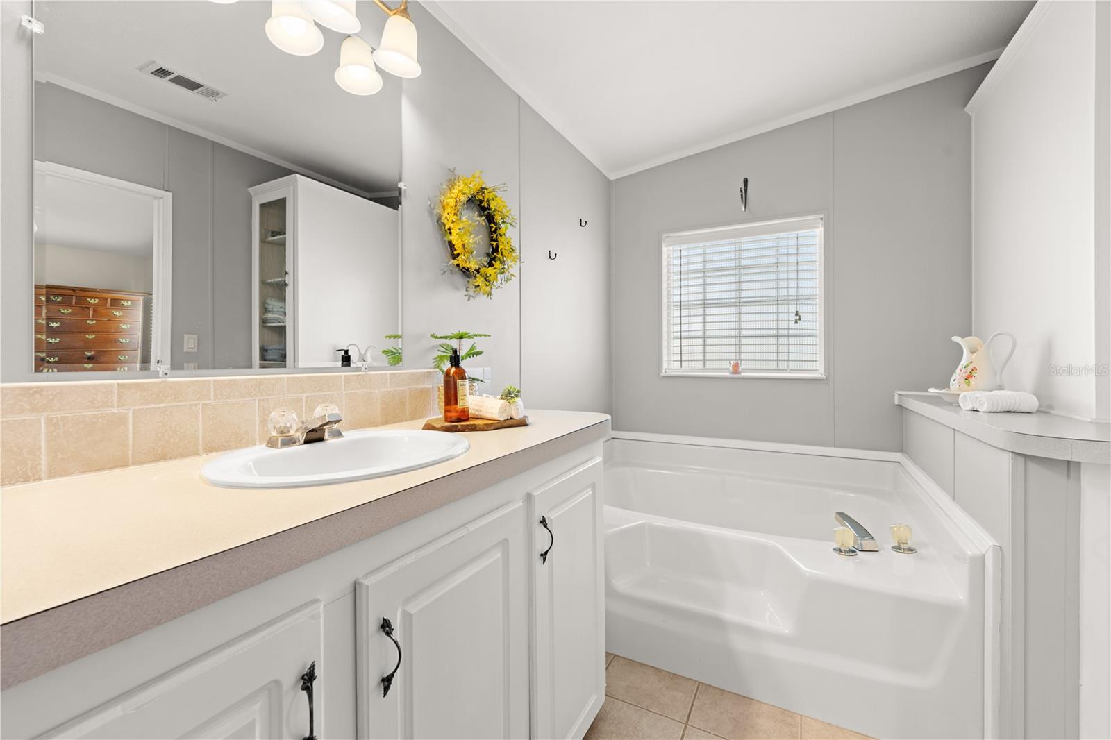 GOLDEN BAY COLONY PH 01 - Residential