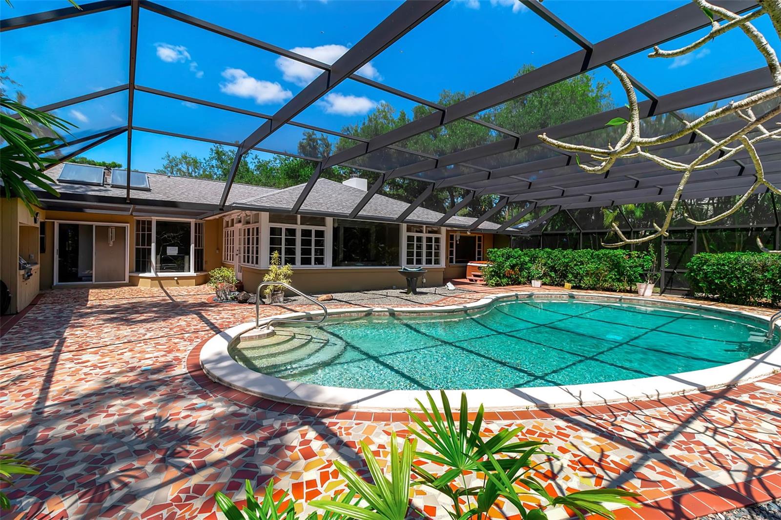CHEROKEE PARK - Residential