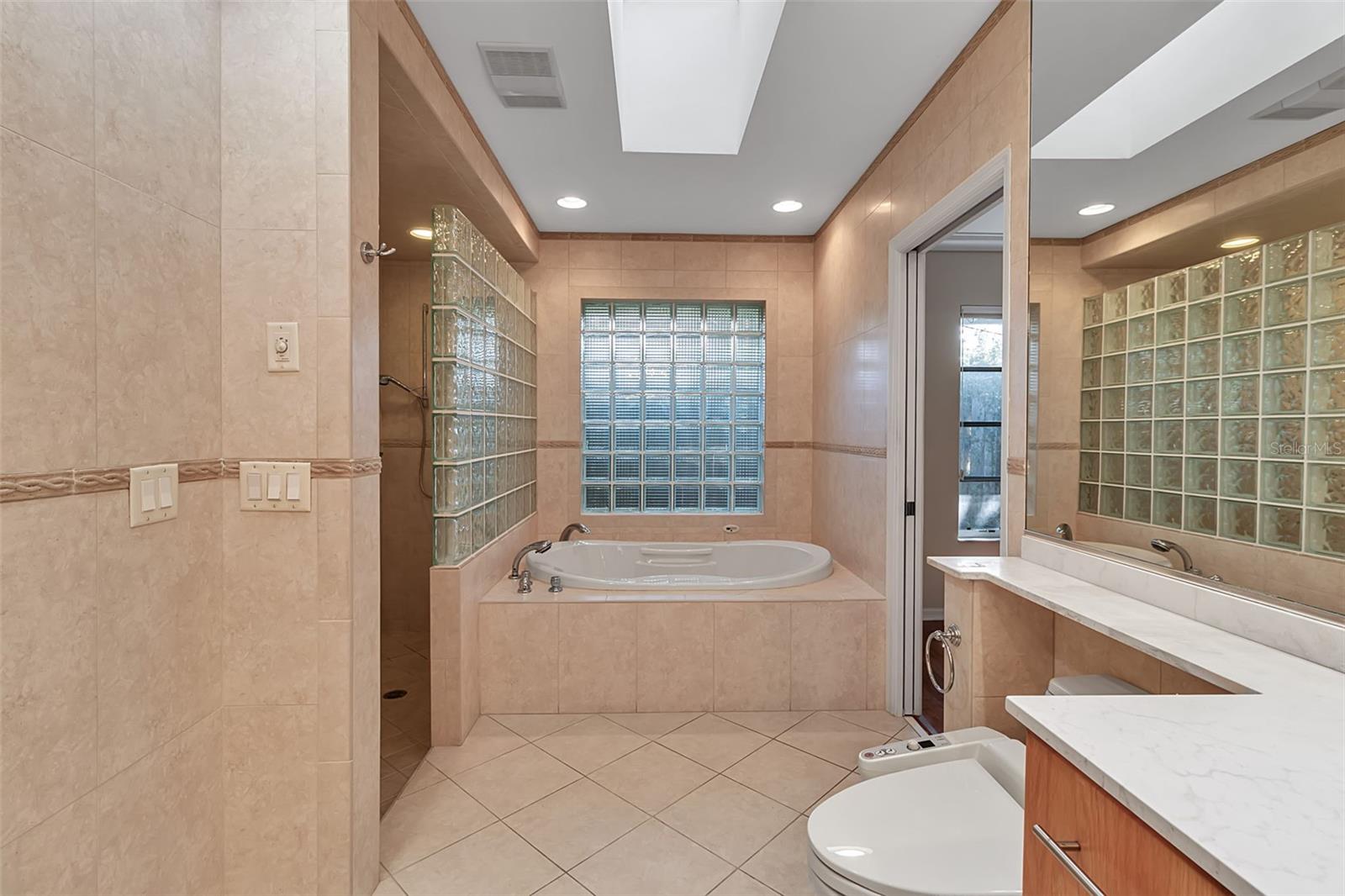 CHEROKEE PARK - Residential