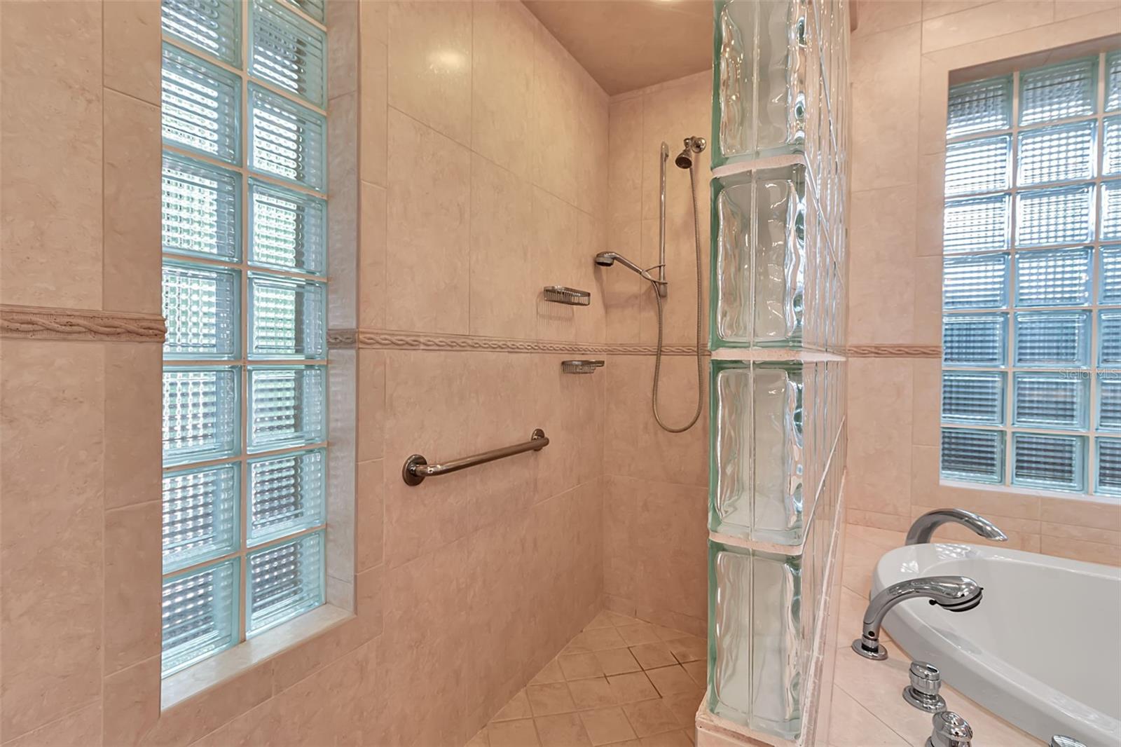 CHEROKEE PARK - Residential