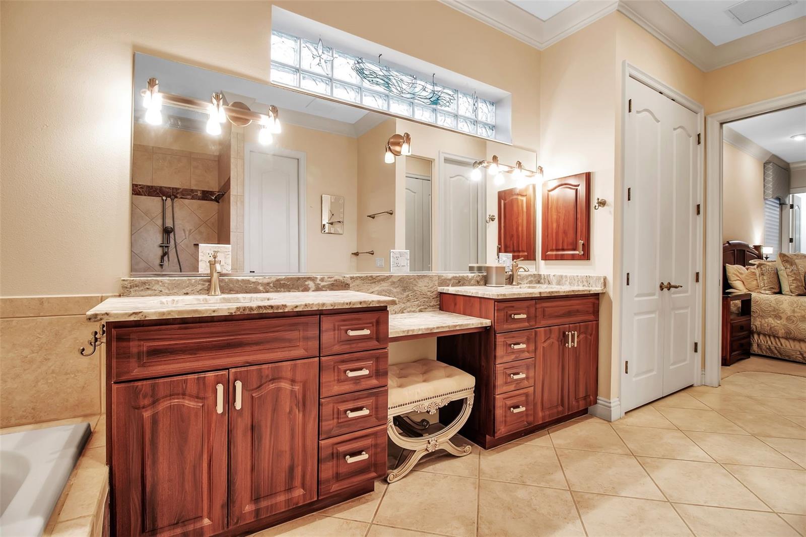 BISHOPSCOURT AT THE OAKS PRESERVE - Residential