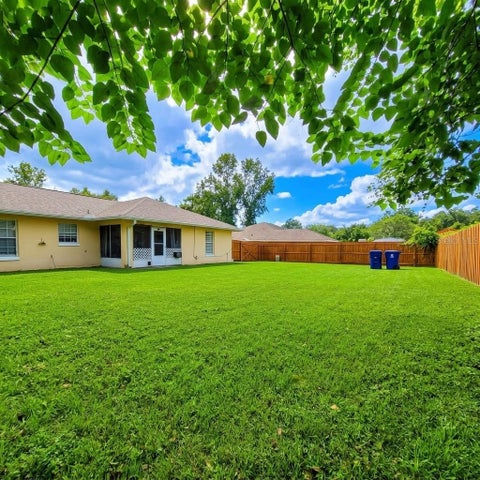 Tiny photo for 965 NW 66th Street, Ocala, FL 34475 (MLS # S5159455)