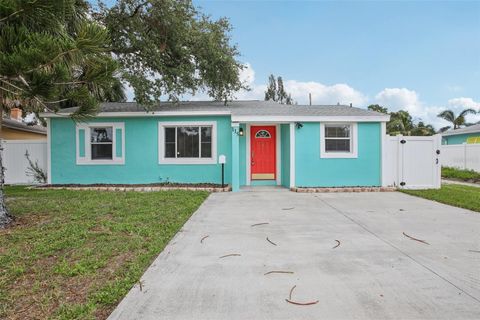 Photo of 115 41st Avenue NE, St Petersburg, FL 33703 (MLS # TB8408355)