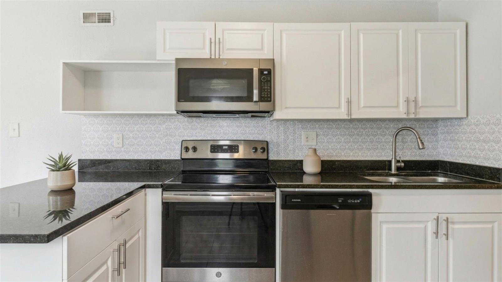 DEER LAKE TERRACE UNIT 03 REP - Residential