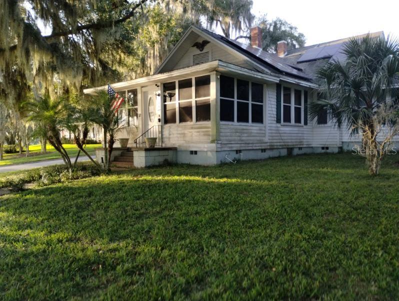 305 LAKESIDE AVENUE