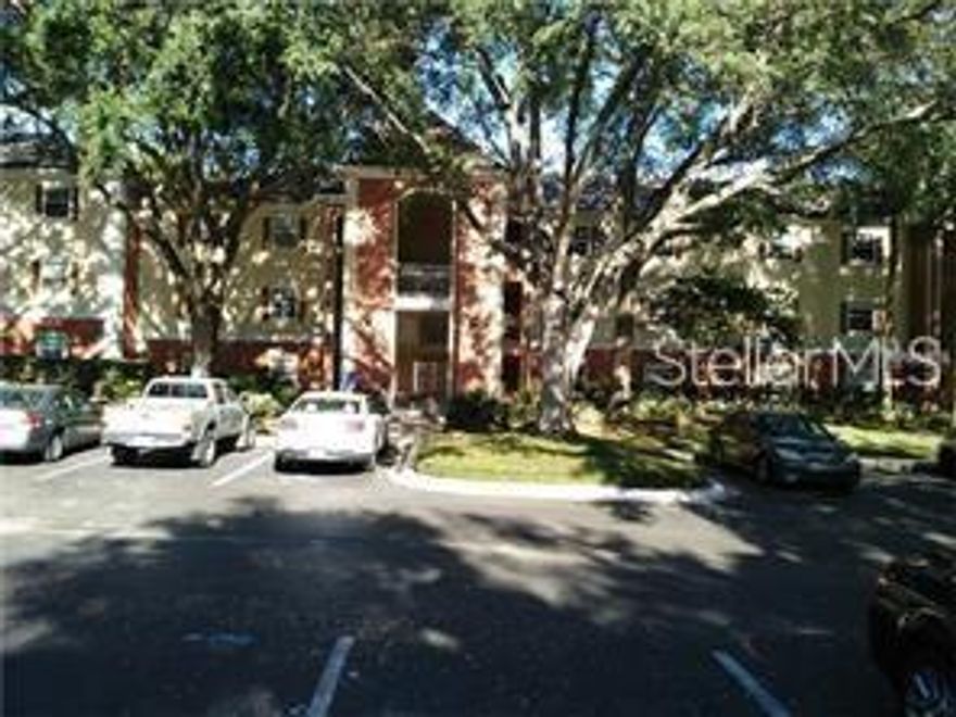 Large 2 bed 2 1/2 bath 3 story condo convenient to everything