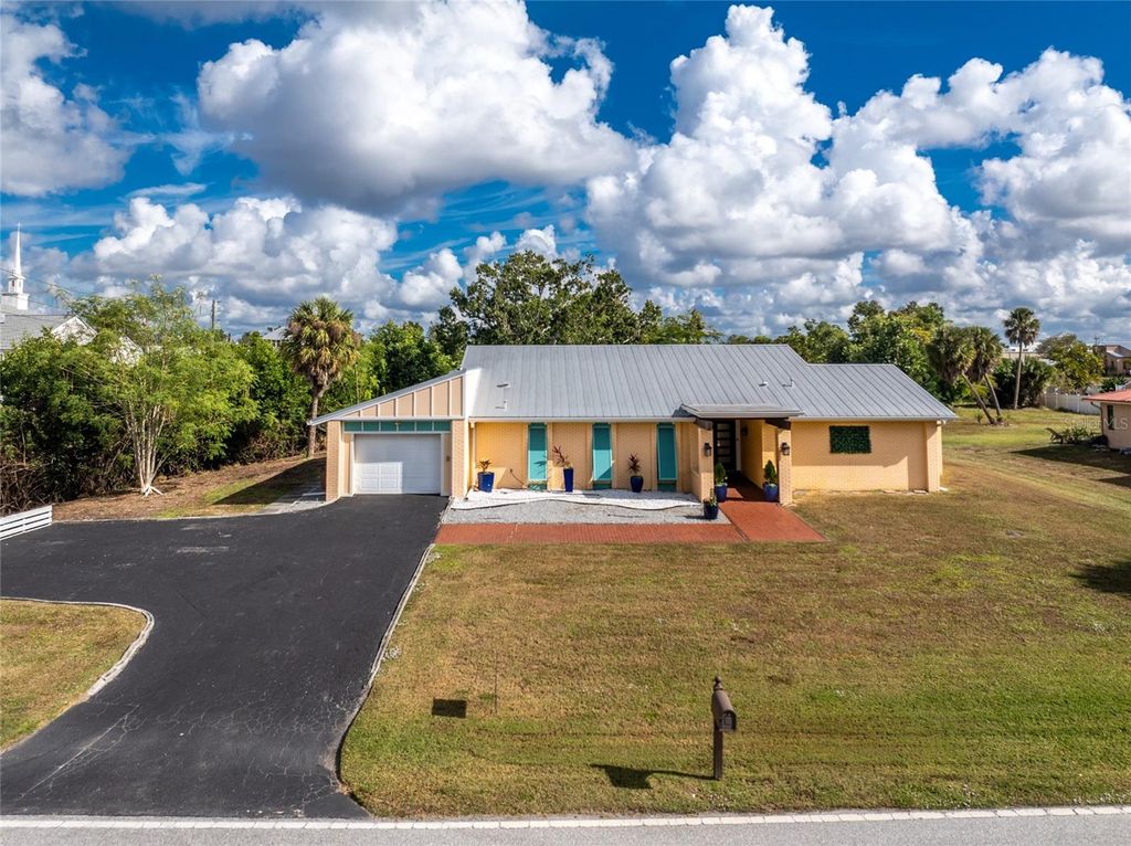 Photo of 504 Mcgregor Street, Punta Gorda, FL 33950 (MLS # C7517984)