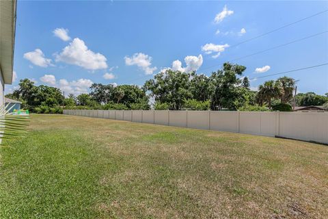 A home in WINTER HAVEN