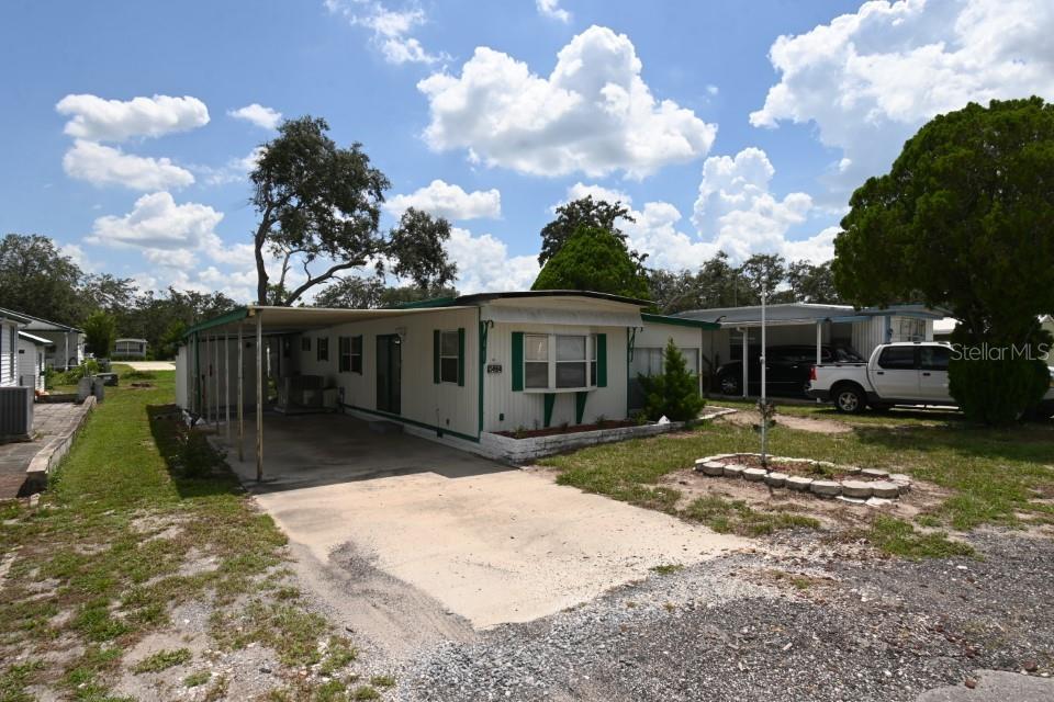 FORT DADE MHP - HERNANDO COUNTY - 2 BEDROOM 1 BATH 888 SQFT HVAC, COUNTRY WATER AND SEWER, CARPORT, OUTSIDE STORAGE, NOT IN A FLOOD ZONE. PERFECT FOR A RENTAL OR A SEASONAL LIVING. ANNUAL HOA FEE OF $15 IS OPTIONAL.