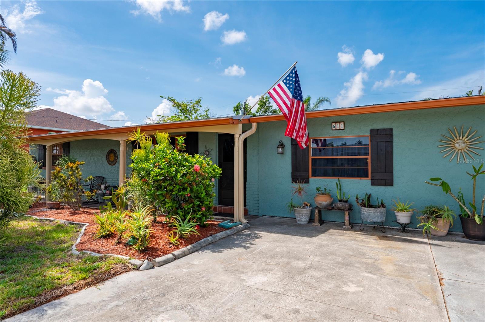 611 BONITA COURT