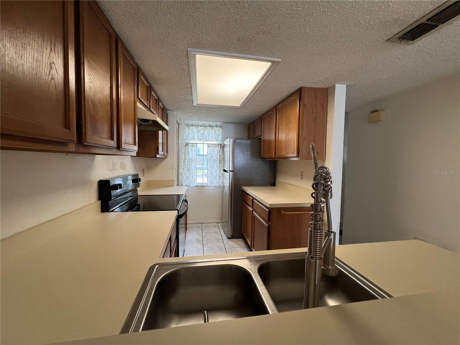 FOX CHASE TWNHMS - Residential Lease