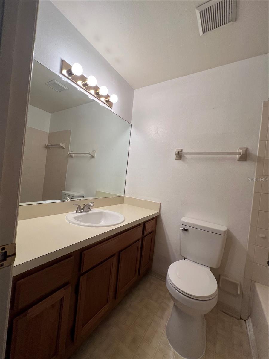 FOX CHASE TWNHMS - Residential Lease