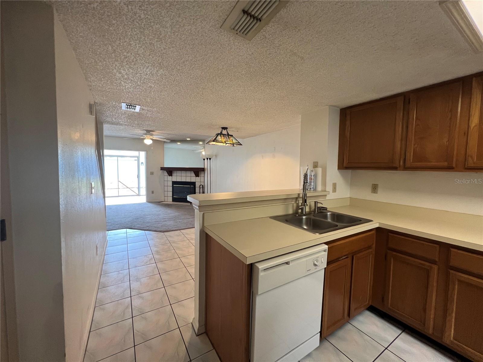 FOX CHASE TWNHMS - Residential Lease