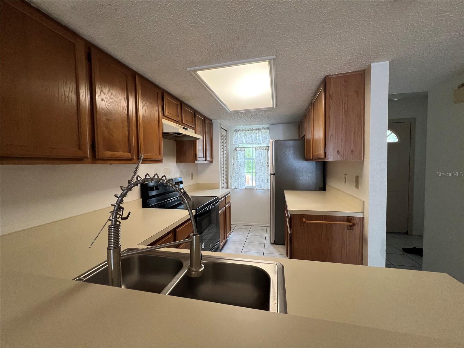 FOX CHASE TWNHMS - Residential Lease
