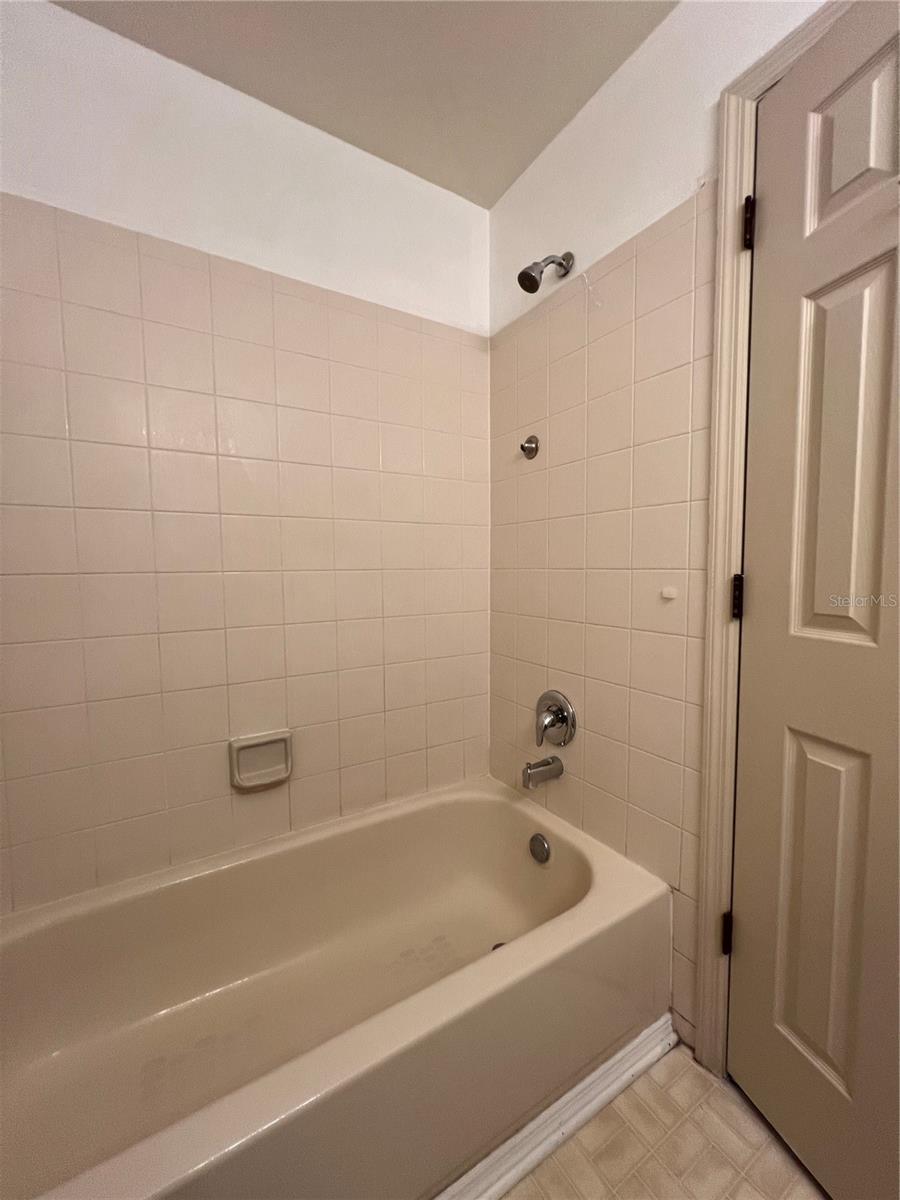 FOX CHASE TWNHMS - Residential Lease