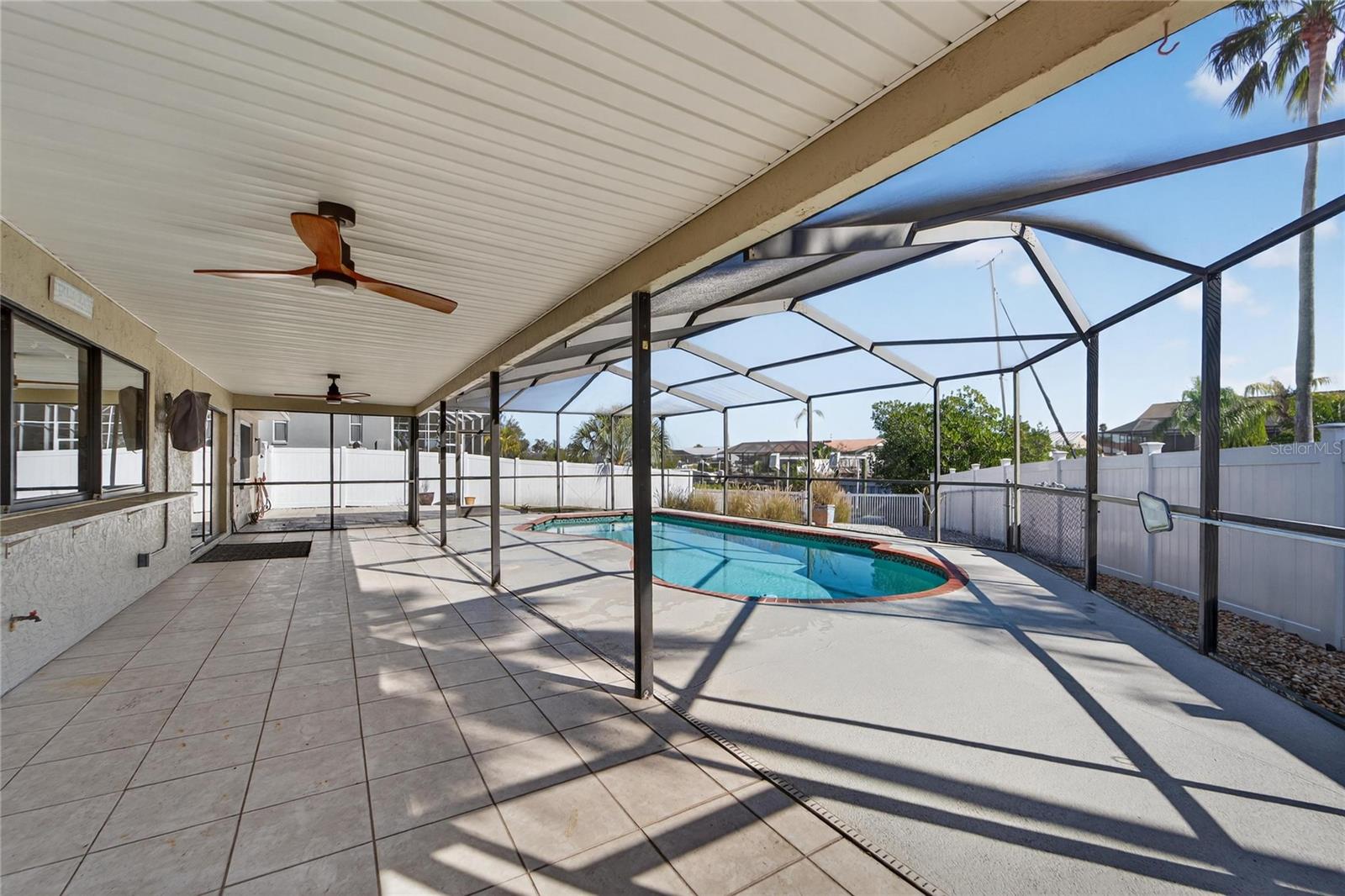 APOLLO BEACH UNIT 08 - Residential