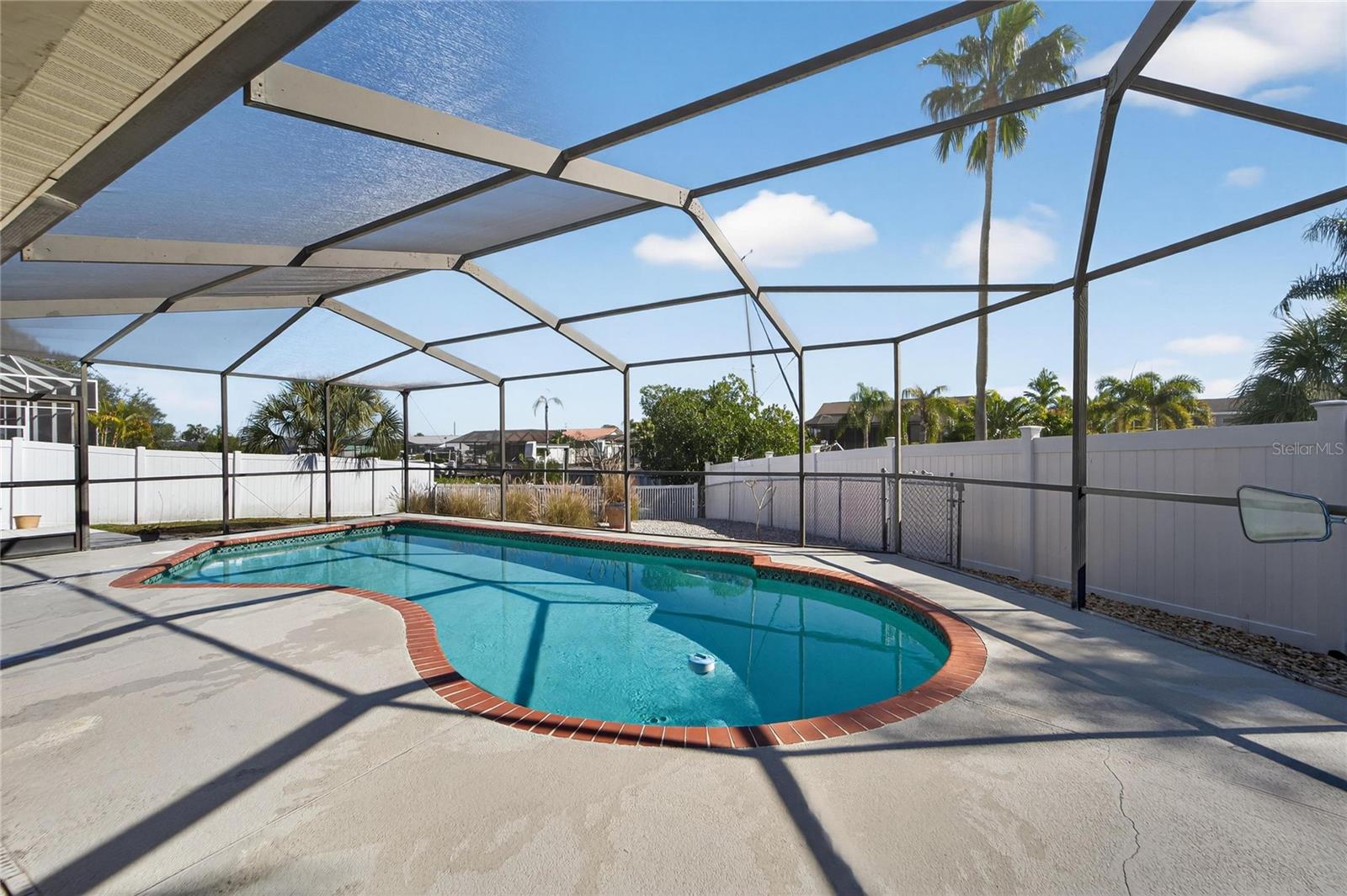 APOLLO BEACH UNIT 08 - Residential