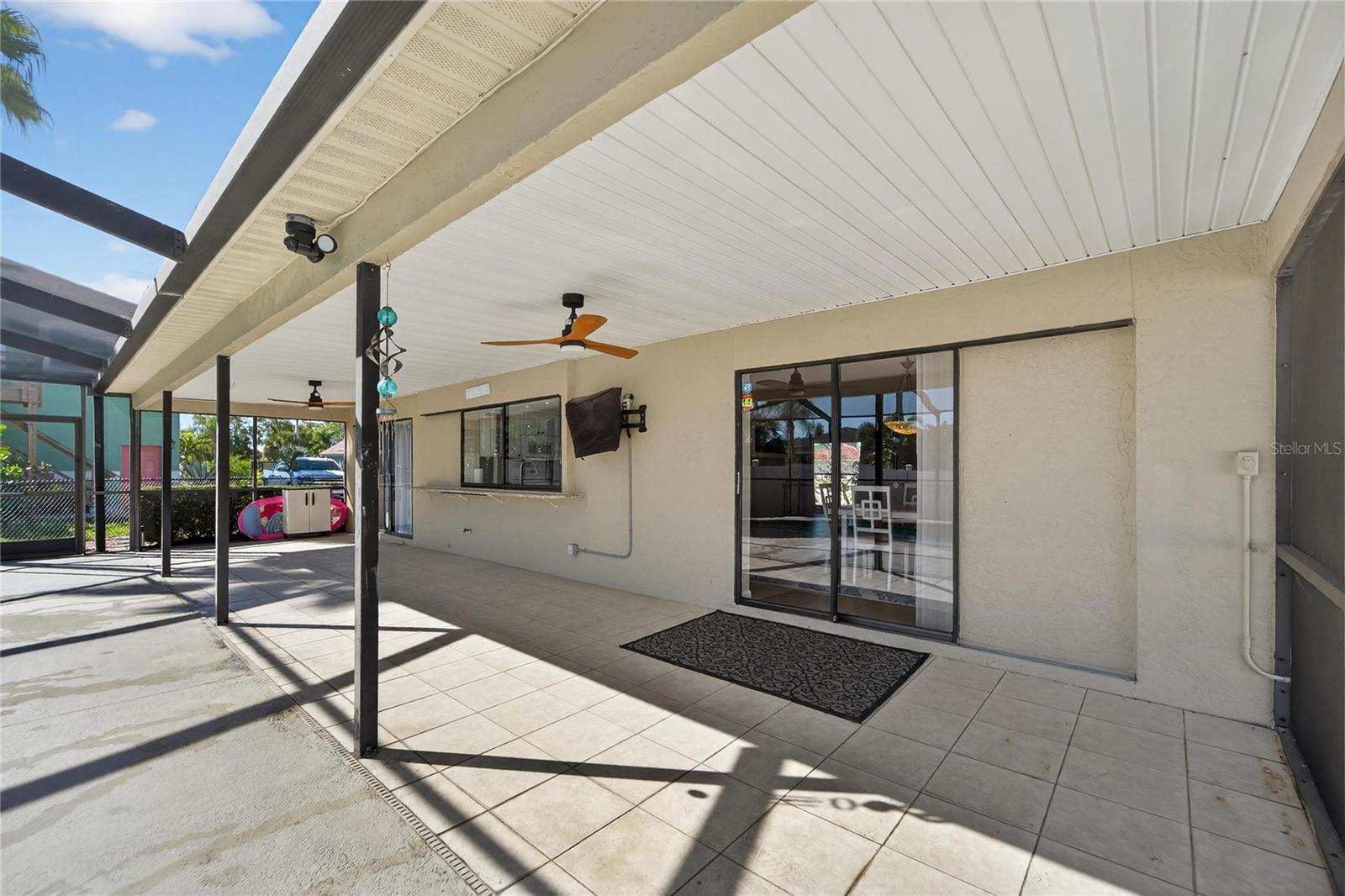 APOLLO BEACH UNIT 08 - Residential