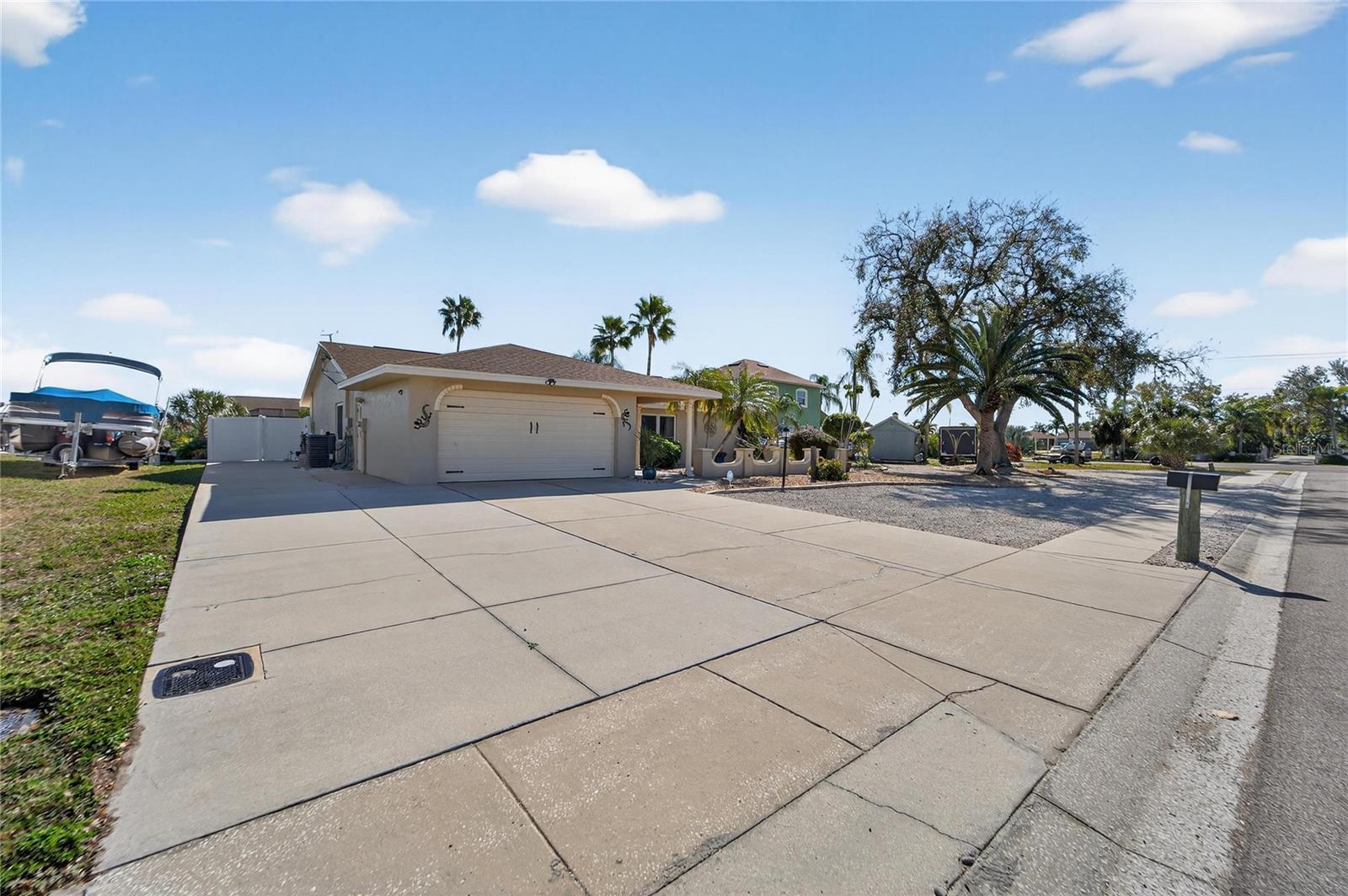 APOLLO BEACH UNIT 08 - Residential