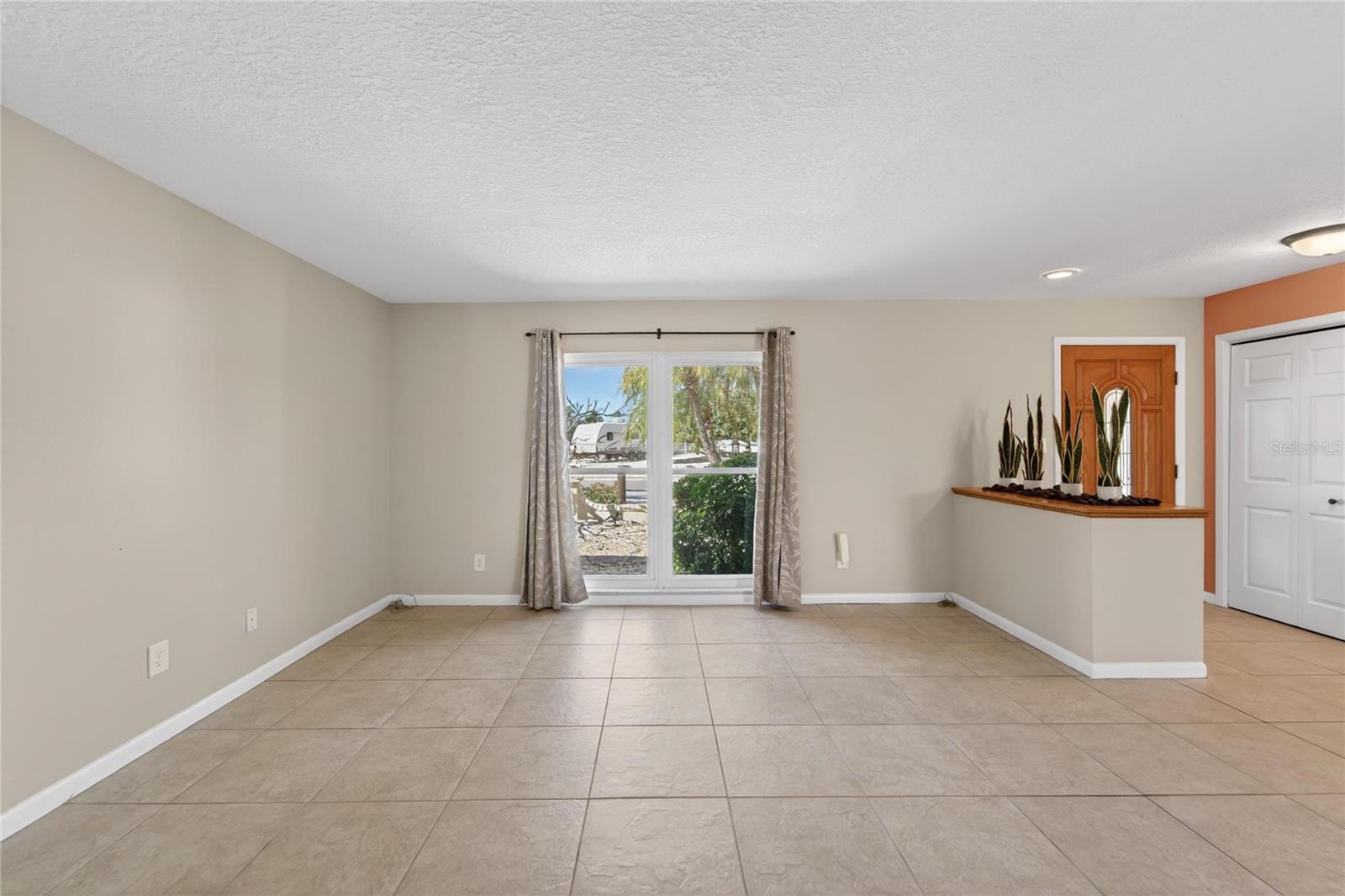 APOLLO BEACH UNIT 08 - Residential