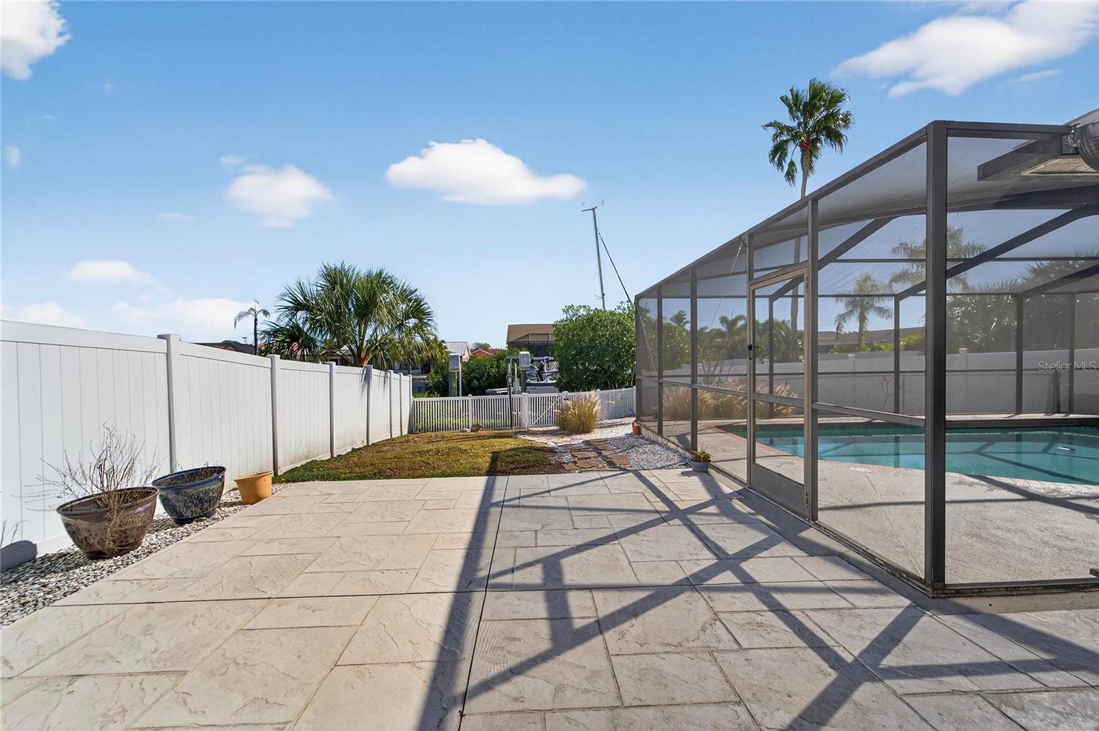 APOLLO BEACH UNIT 08 - Residential