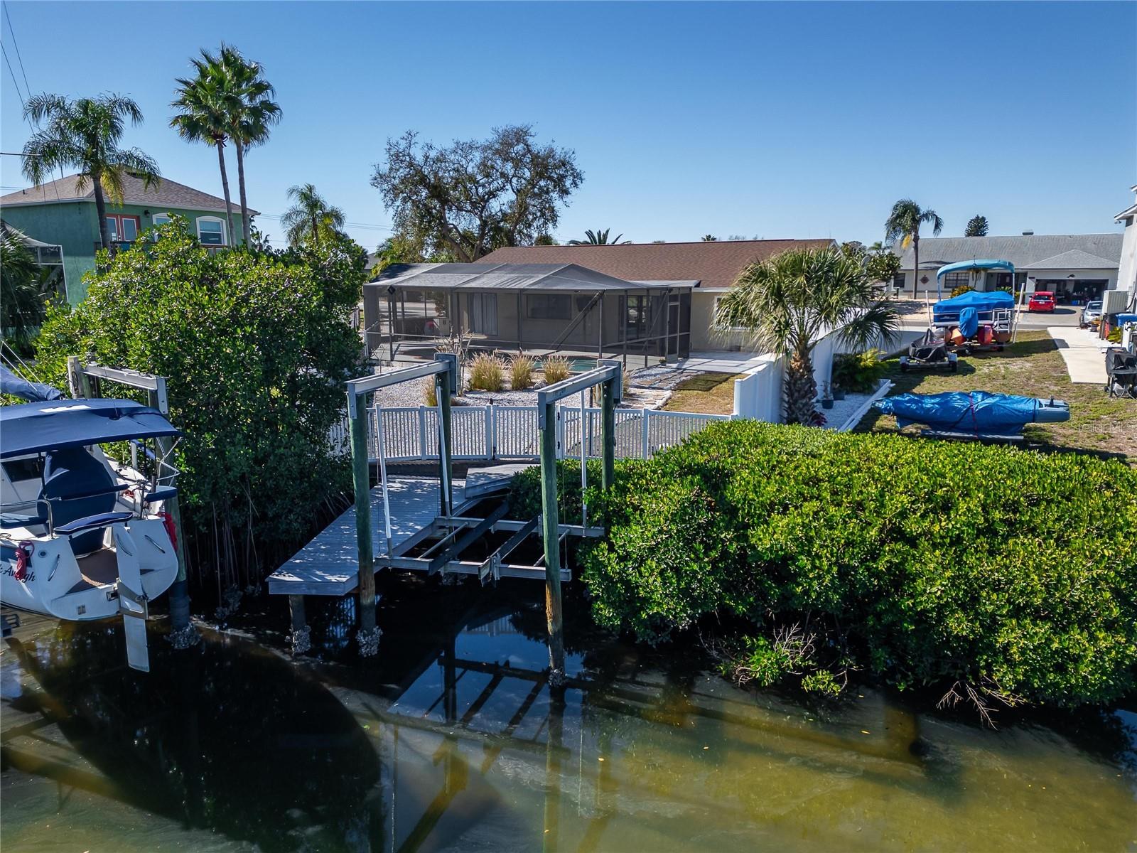 APOLLO BEACH UNIT 08 - Residential