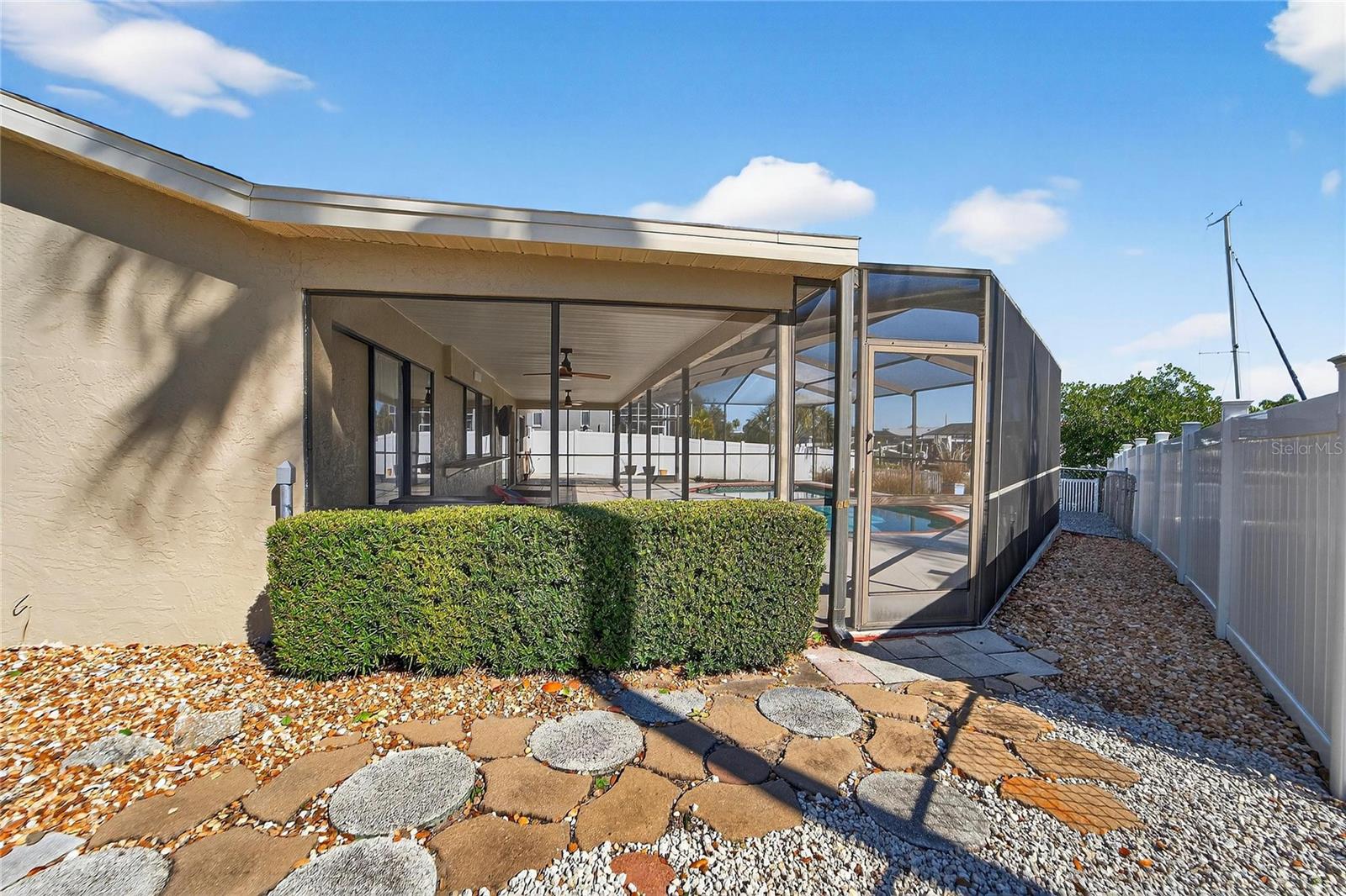 APOLLO BEACH UNIT 08 - Residential