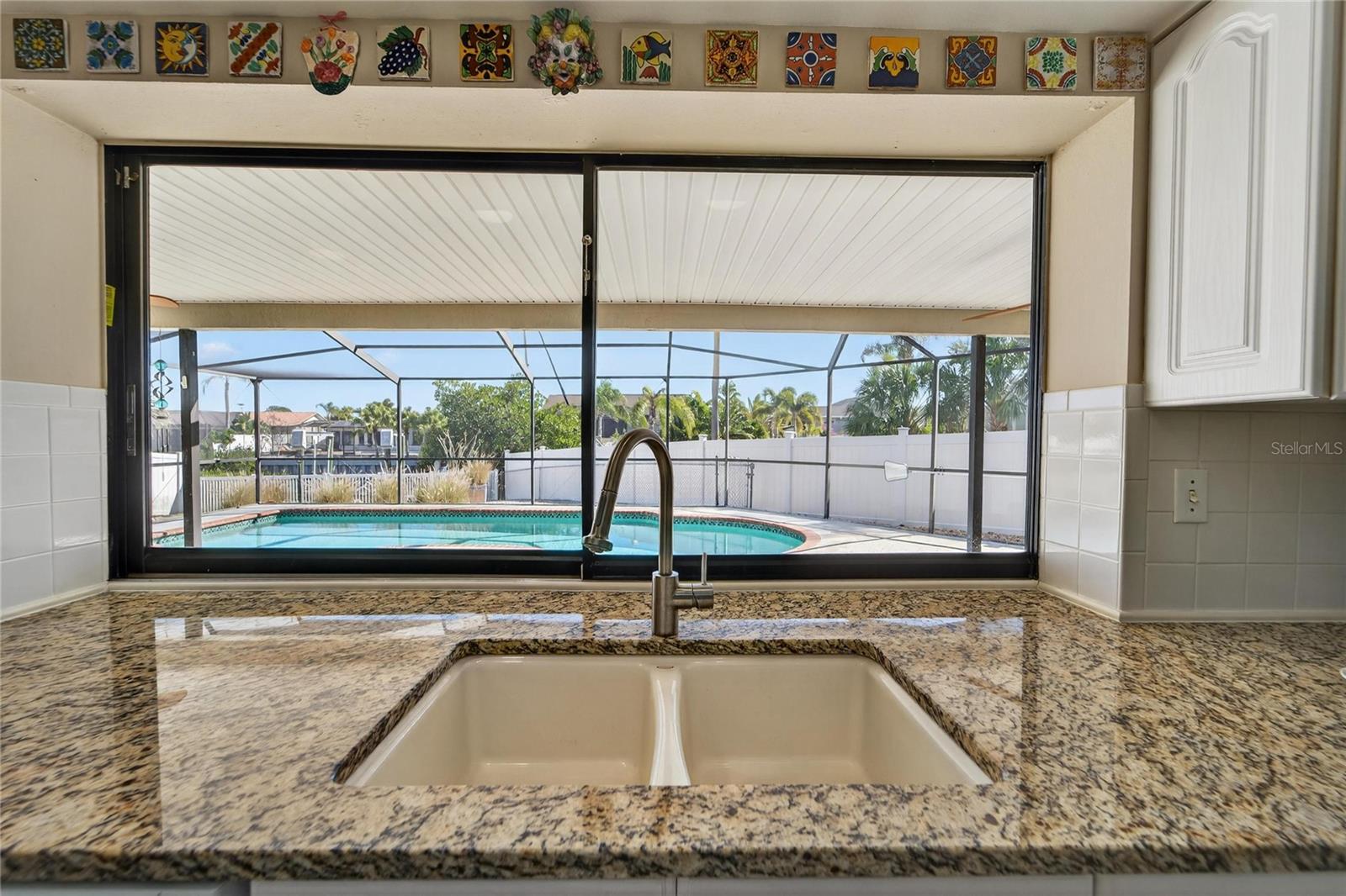 APOLLO BEACH UNIT 08 - Residential