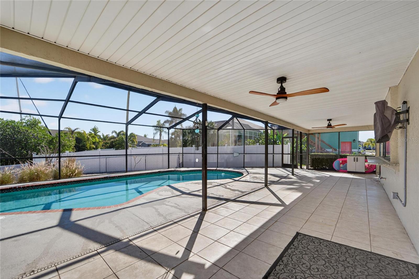 APOLLO BEACH UNIT 08 - Residential