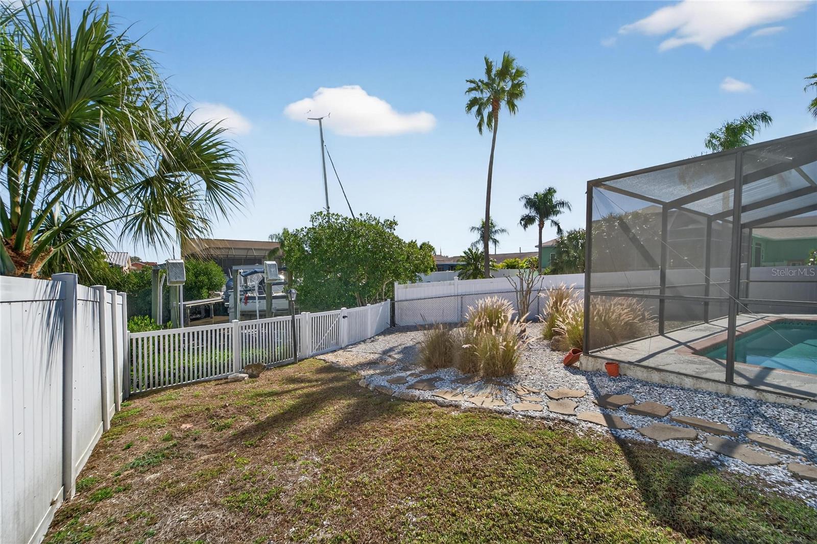 APOLLO BEACH UNIT 08 - Residential