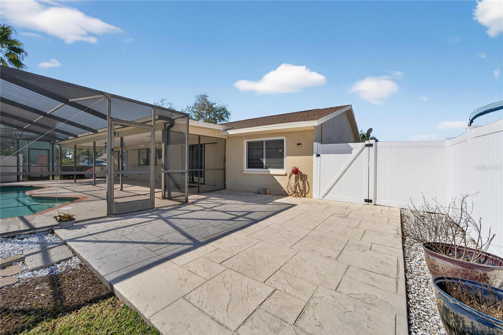 APOLLO BEACH UNIT 08 - Residential