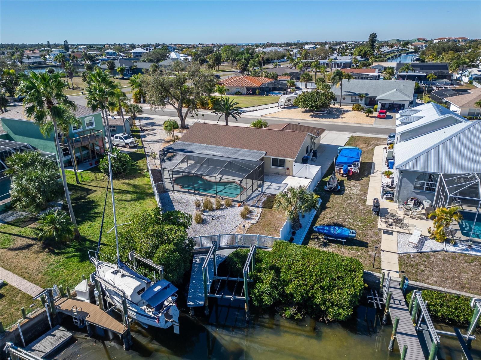 APOLLO BEACH UNIT 08 - Residential