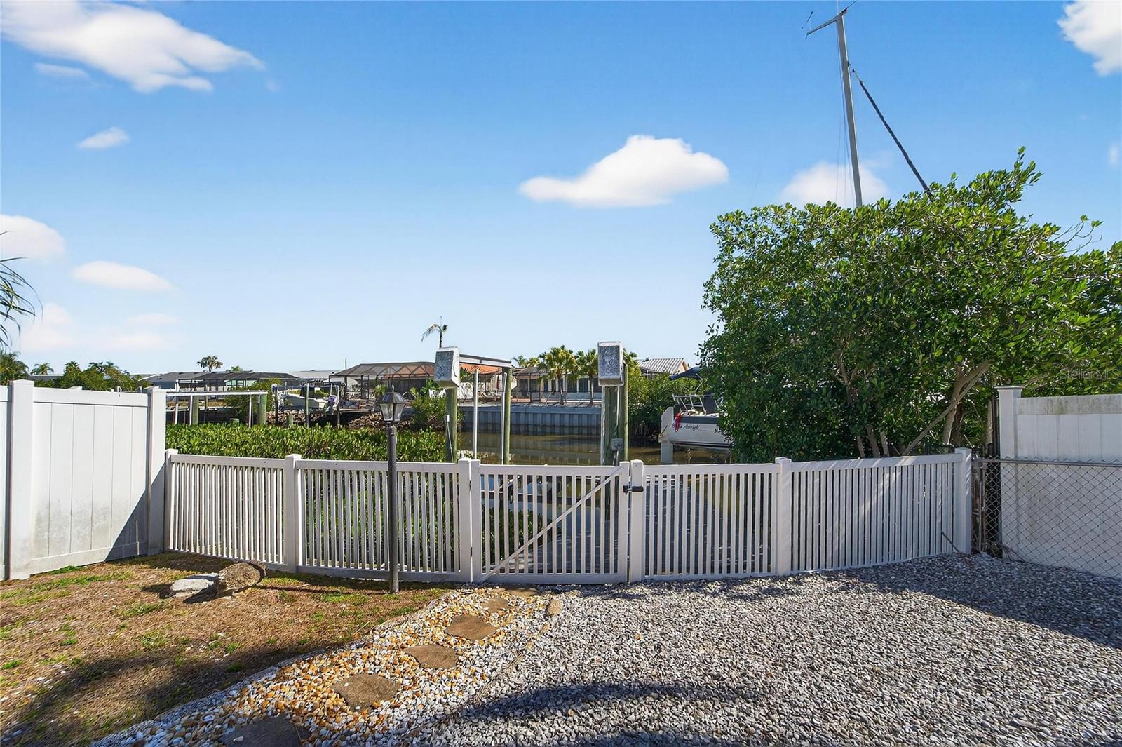 APOLLO BEACH UNIT 08 - Residential