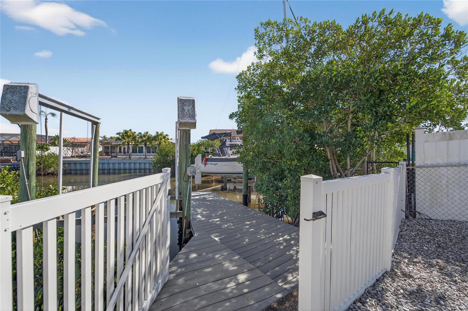 APOLLO BEACH UNIT 08 - Residential