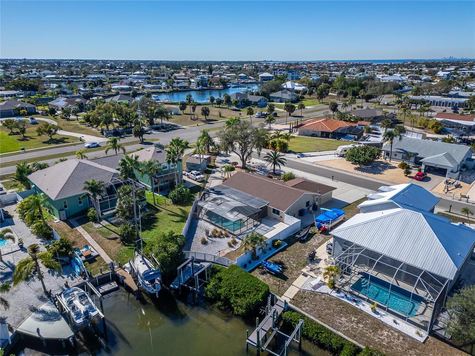 APOLLO BEACH UNIT 08 - Residential