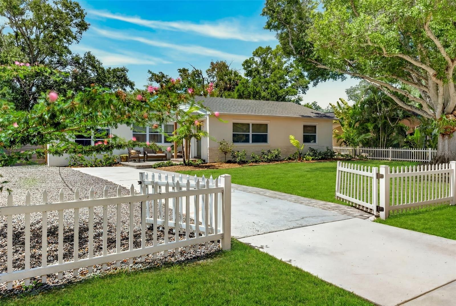 2810 SANDERS DRIVE