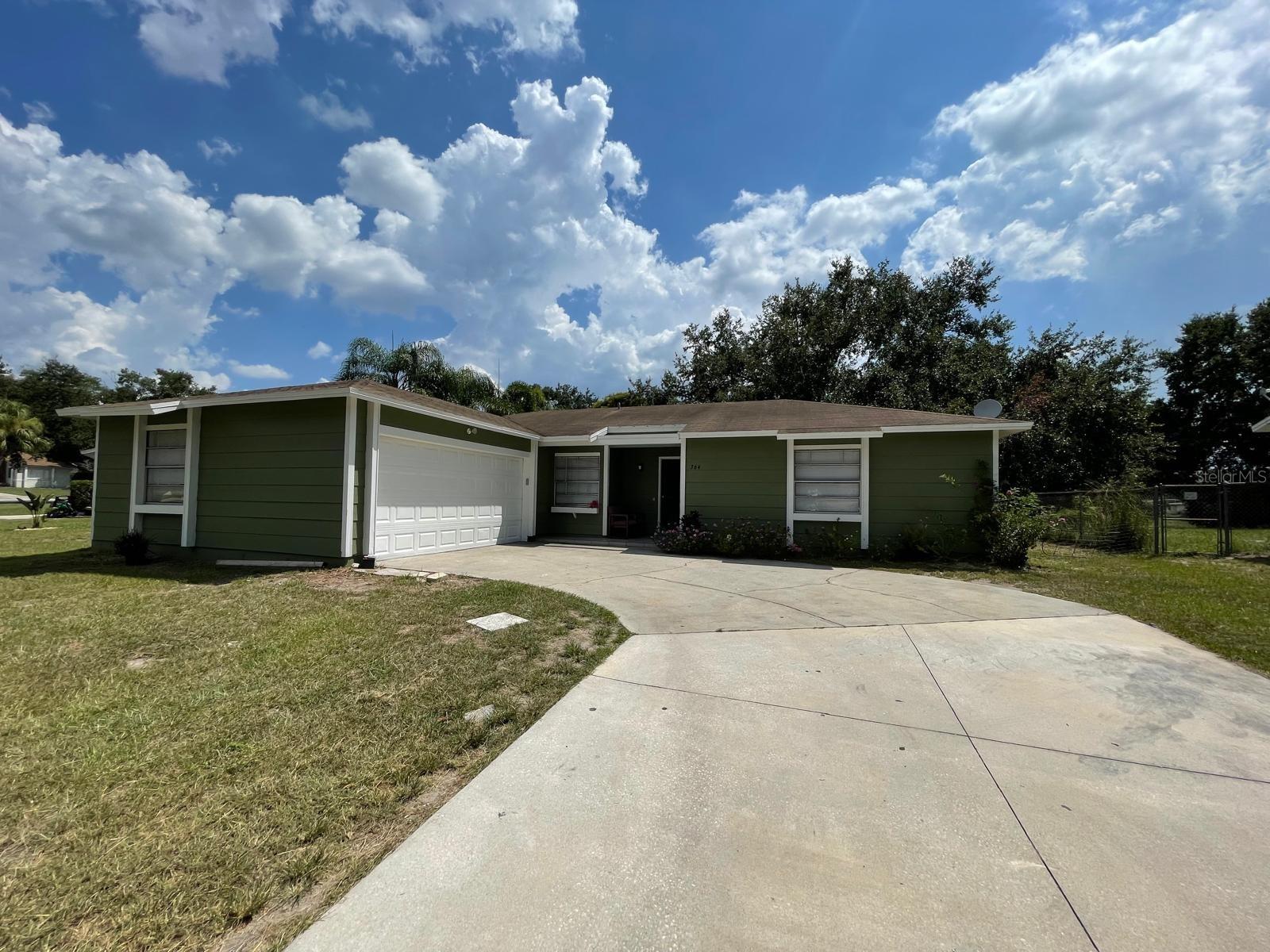 Prime Location Move-In Ready
Perfectly located just minutes from SR-408 and the upscale Dr. Phillips, Gotha and Winter Garden area. Offering comfort and convenience this property is ideal for those seeking easy access located from 30min from everywhere in Orlando.
Spacious and bright living areas, full house in ceramic tile flooring for easy maintenance, Open-concept kitchen integrated with the living room, move-in ready.
Don’t miss your chance to rent this fantastic home in one of Orlando’s most desirable areas! Don’t miss your chance to rent this fantastic home in one of Orlando’s most desirable areas!