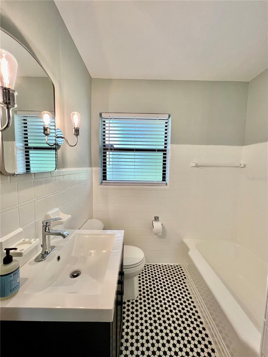 CREST LAKE SUB - Residential Lease