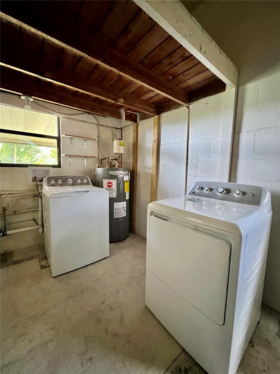 CREST LAKE SUB - Residential Lease