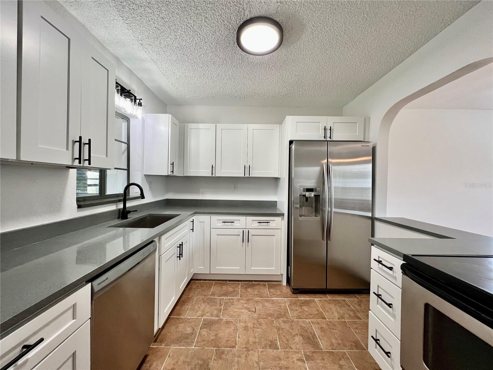 CREST LAKE SUB - Residential Lease