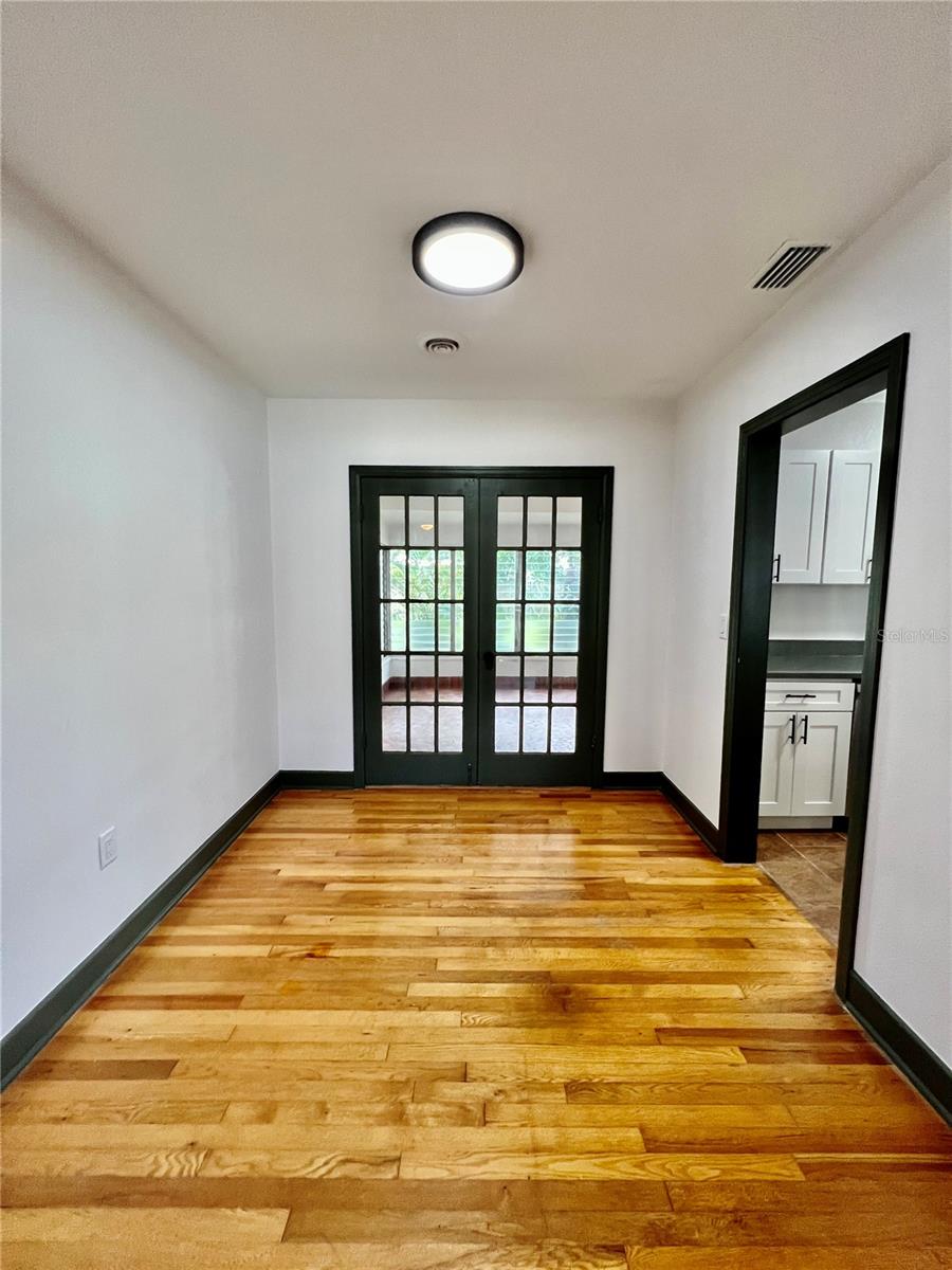 CREST LAKE SUB - Residential Lease