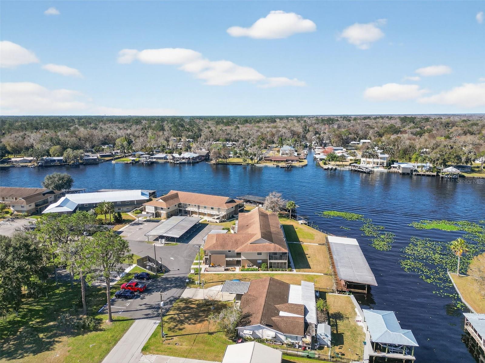 JUNGLE DEN VILLAS PH 01 CONDO - Residential