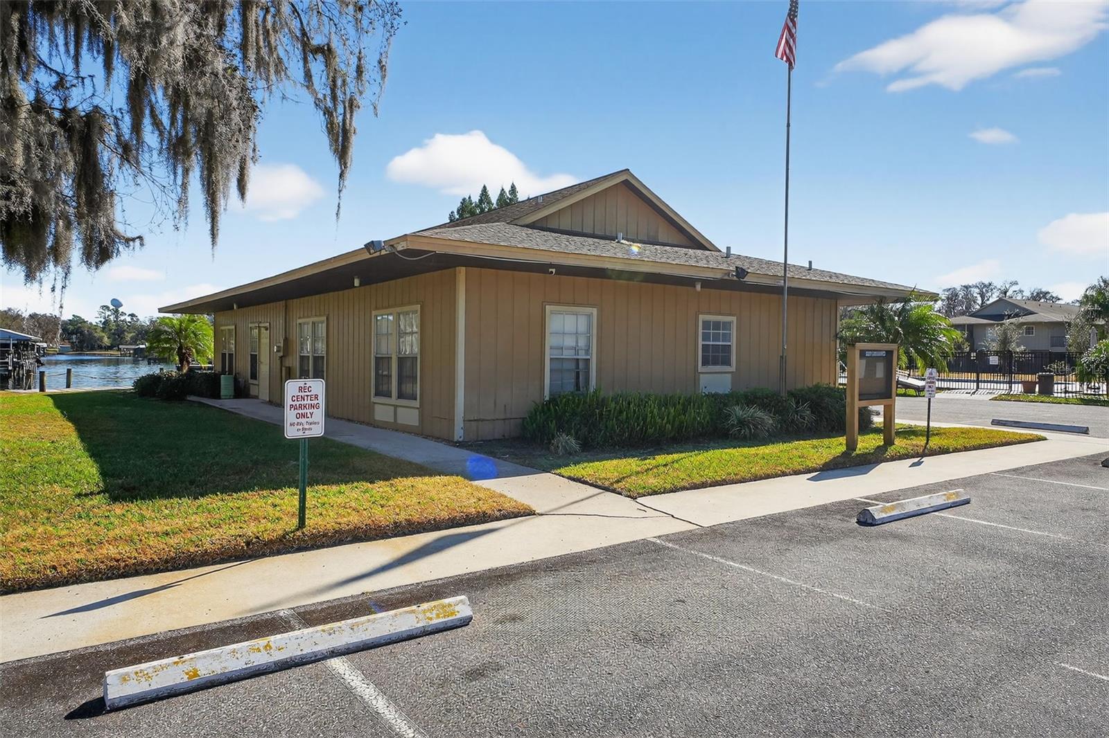 JUNGLE DEN VILLAS PH 01 CONDO - Residential