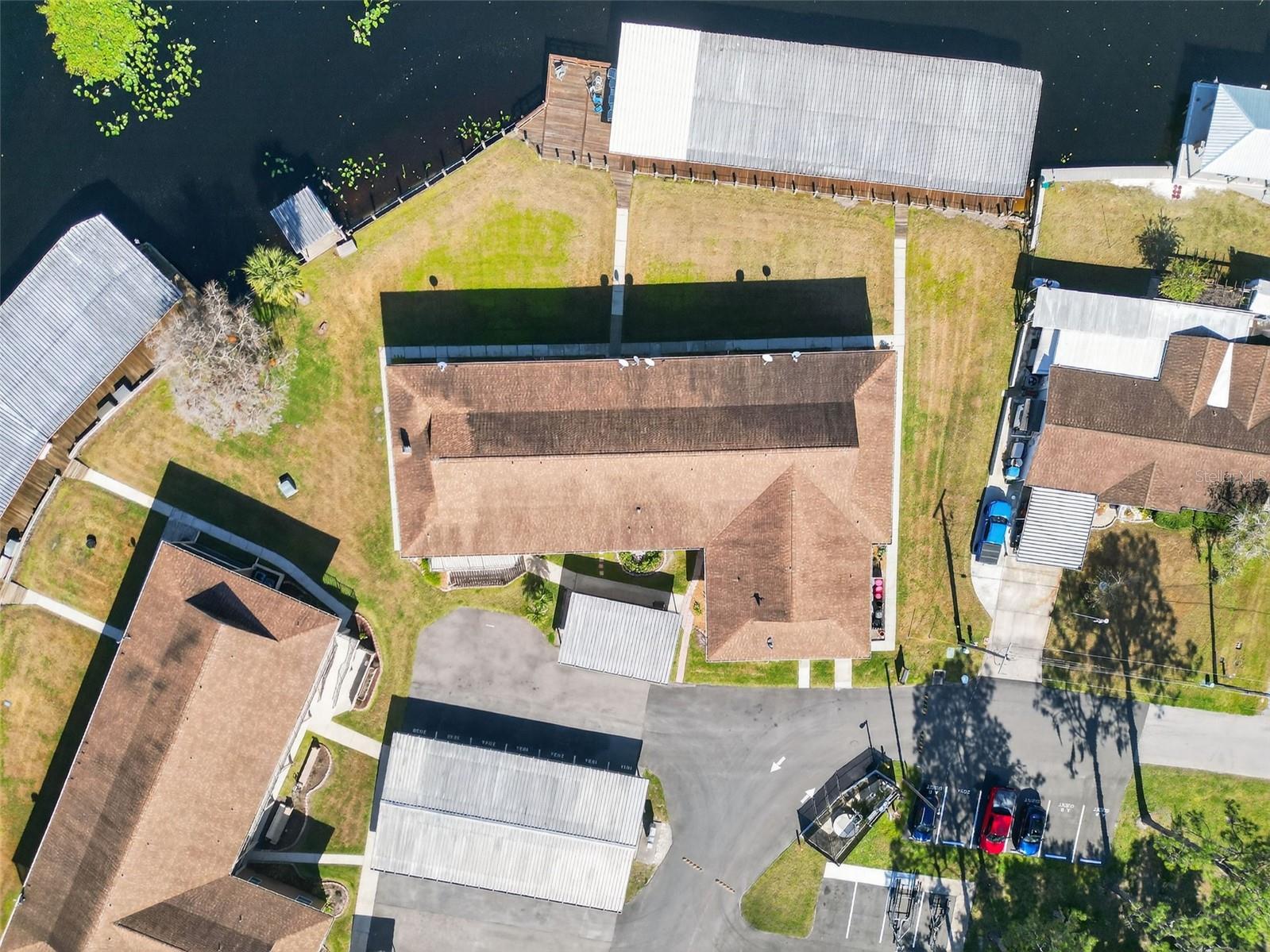 JUNGLE DEN VILLAS PH 01 CONDO - Residential